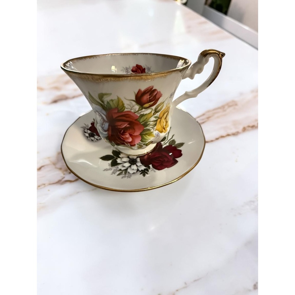 Queen Anne Bone China Teacup Saucer Set Floral Rose Gold Trim Made in England‎